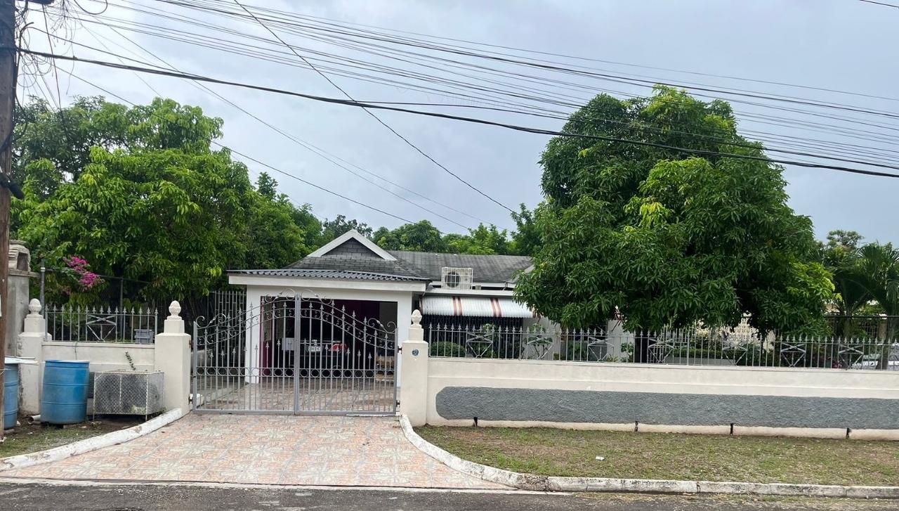 VALERIE LEVY & ASSOCIATES LTD. House for Sale JMD 35000000