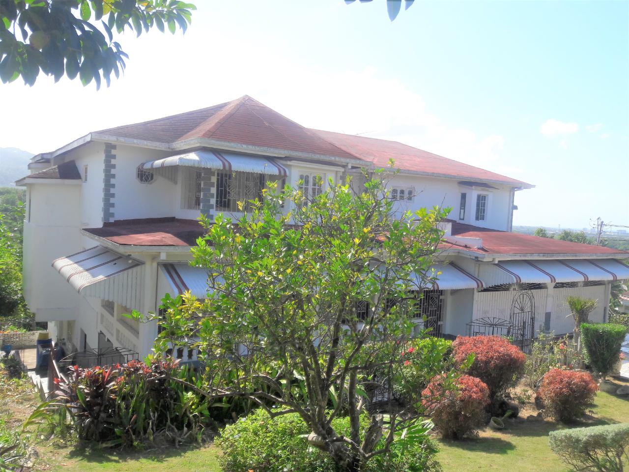 CLASS 'A' REAL ESTATE House for Sale JMD 67000000 Montego Bay in