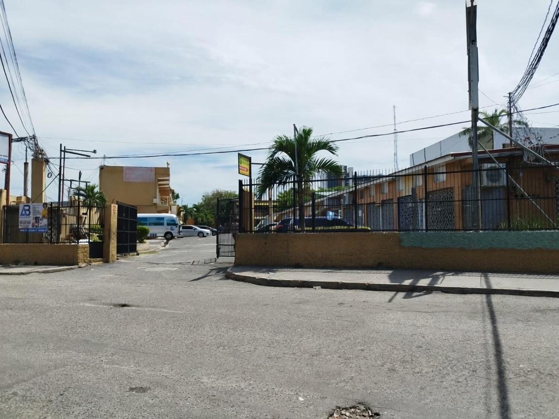 Commercial Bldg/Offices For Sale in Molynes Road