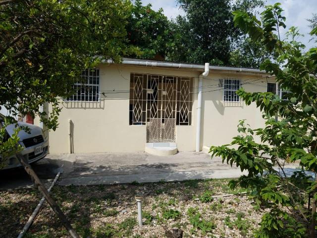 House for sale in Kingston, StAndrew, Jamaica, W.IThis cosy HOME is  nestled on approx 13 Acres in Smokey Va… - Cheap houses for sale, House  design, Cheap houses