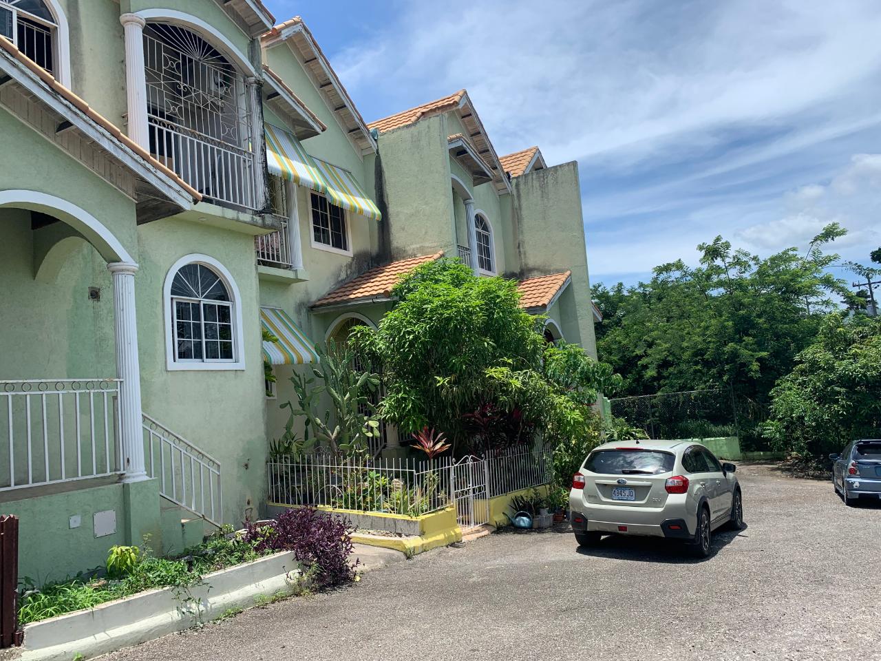 GALBRAITH REALTY & INVESTMENT Townhouse for Sale JMD 18000000